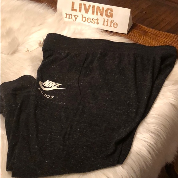 Nike Womens Sportswear Gym Vintage Capris - Picture 2 of 4